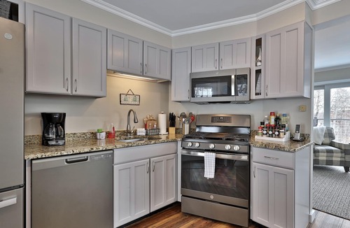Central Vermont- Killington House | Relax at Bear Run: A spacious 5-bedroom retreat in Killington, VT, perfect for up to 12 guests