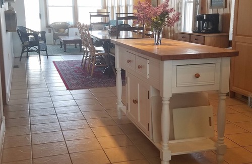 Slaughter Beach House | Relax big in a small beach town!