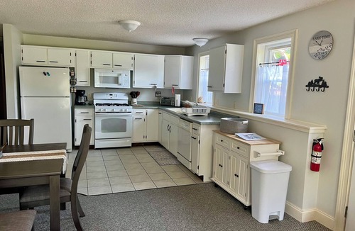 Crystal Beach House | Relax by "The Water's Edge" & enjoy amazing views and year round fun! 3BR/1BA