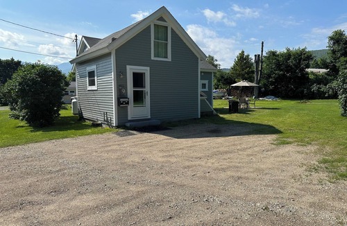 Upper Village House | Relax, Recharge, and Ride in the White Mountains!