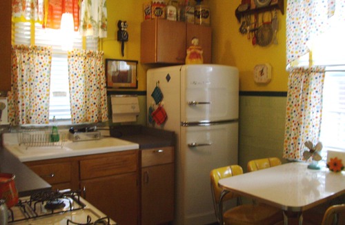 North Belle Vernon House | Relax & Revisit your Yesterdays with a Retro Staycation!