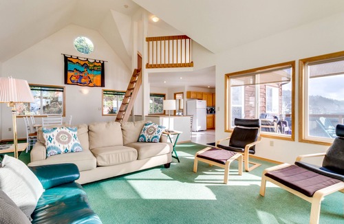 Oceanside House | Relaxing Bayfront Home with Ocean Views & Easy Beach Access - Dogs Welcome