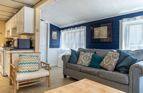 Irving House | Remi-Loo's Bay Escape: Cottage in Sunset Bay