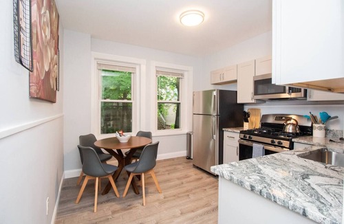 Aspinwall Hill Apartment | Renovated 1BR, Washington Sq, Longwood, Green Line