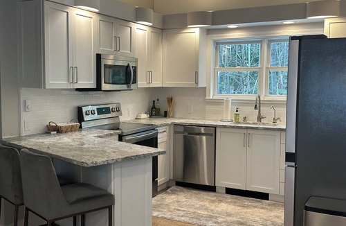 Mountain Acres House | Renovated 5BR ski house minutes from Stratton, Bromley, Mt. Snow & Magic Mtn!