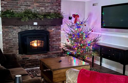 Twin Mountain House | Renovated farmhouse on snowmobile trail with firepit & mountain views 10 min from Bretton Woods