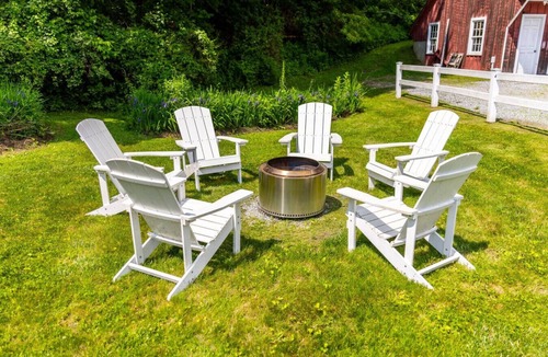 Bridgewater Condo | Renovated Farmhouse between Woodstock & Killington