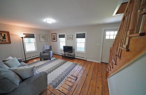 Saugerties House | Renovated home with spa access Steps from Cantine Field/HITS