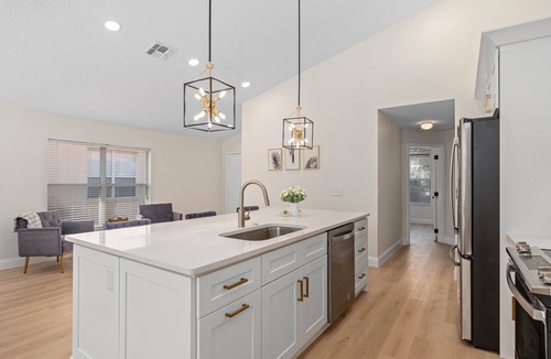 Solana Villa | Renovated villa w private pool & bbq - close to magic theme parks!
