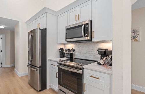 Solana Villa | Renovated villa w private pool & bbq - close to magic theme parks!