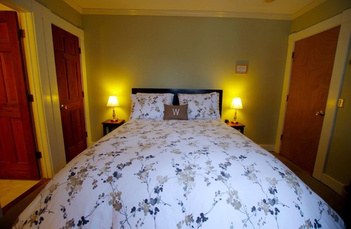 Wilmington Bed & Breakfast | Rent out the entire inn & enjoy all of amenities available! Breakfast included!