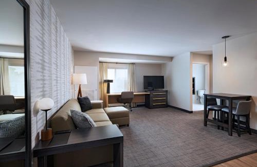 East Brunswick Hotel | Residence Inn New Brunswick Tower Center Blvd.