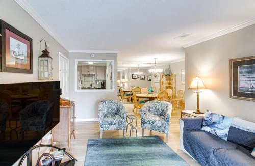 Demere Park Apartment | Resort-Style Condo in St Simons about 1 Mi to Pier!