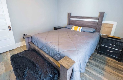 Niagara Falls Apartment | Restful 3 bedroom Minutes From Falls & Casino on the American Side!