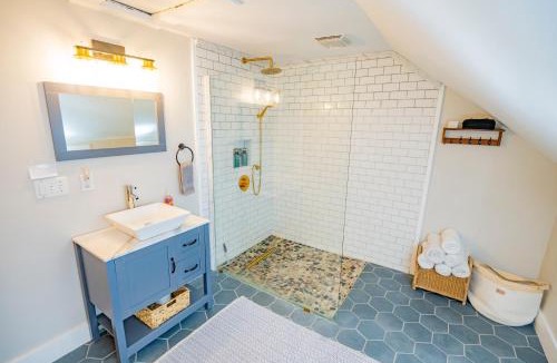 Brandon Apartment | *Restored, Riverside Home* Walk to Adorable Downtown