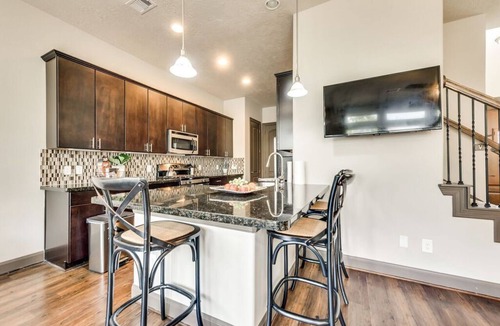 Spring House | ★·★Retreat for Long Stays, Biz Travelers & more★·★ (Professionally Sanitized)