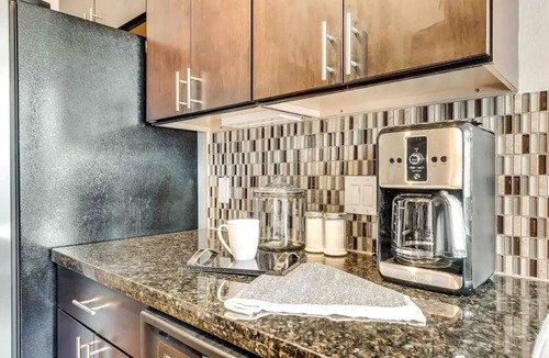 Spring House | ★·★Retreat for Long Stays, Biz Travelers & more★·★ (Professionally Sanitized)