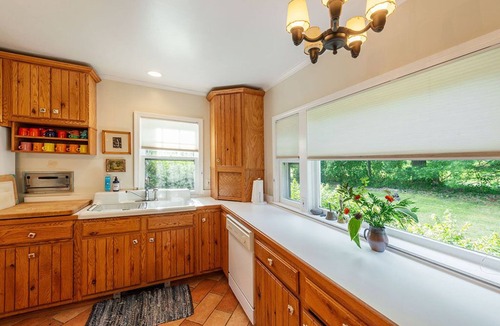 Mountain Dale House | Retro Comfort, Waterside Deck-Life, Warm by Fires, Ramble & Restore
