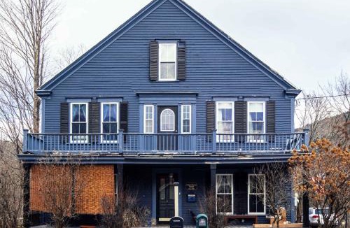 Warren House | River Moon Retreat - Historic House with 8 Bedrooms, Hot Tub, On The River, High Speed WiFi