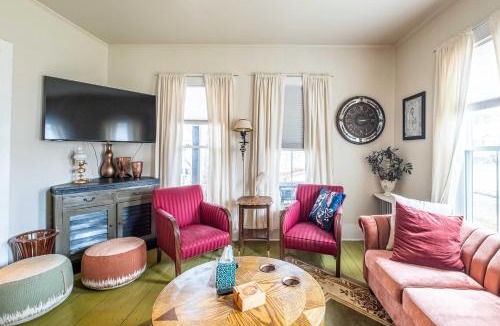 Warren House | River Moon Retreat - Historic House with 8 Bedrooms, Hot Tub, On The River, High Speed WiFi