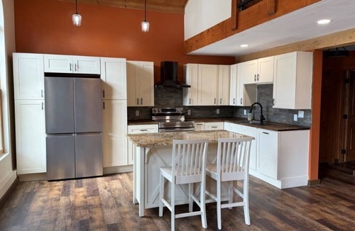 Canaan House | River Retreat –Tranquil Getaway, Fish, Hike & Explore from Your Back Door