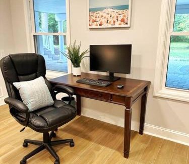 Princeton Villa | River View Estate: 5 mins from Princeton downtown