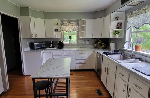 Duck House | Riverfront/Fishing/Elk Rail Trails/4-bedroom house in beautiful Duck