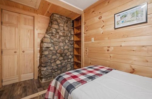 Bethlehem House | Riverfront Retreat in the White Mountains - 3BR Cozy Escape Near Ski & Hike