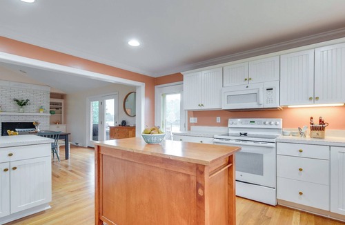 Weems House | Riverfront Virginia Home - Dock, Fire Pit & Kayaks