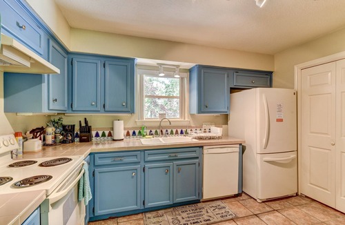 Damon House | Riverside country retreat with easy access to all that Houston has to offer
