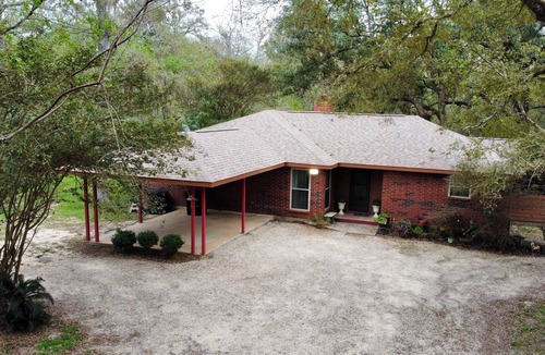 Damon House | Riverside country retreat with easy access to all that Houston has to offer