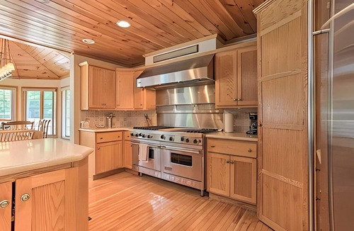 Hancock House | Riverside Retreat in The Catskill Mountains