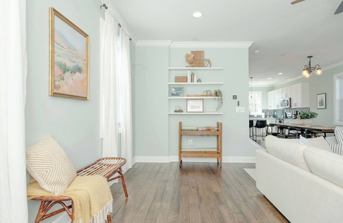 Riva House | Riverside Retreat ~ Near Annapolis & USNA ~ Home Theatre, Bar & Beach Access