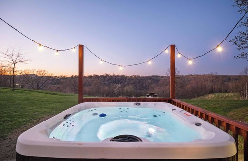 Oak Hill House | Rolling Hills/Hot Tub/Firepit/Mins to ACE+NRG