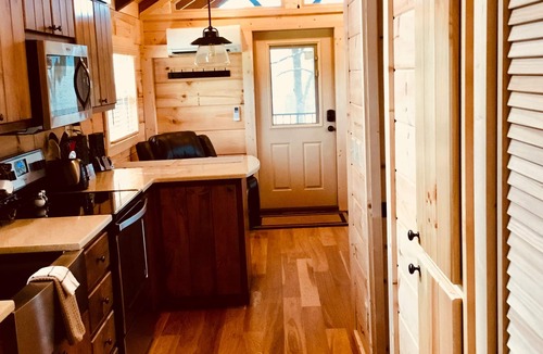 Rutherfordton Cabin | Romantic Getaway! 15 min to Lake Lure/Chimney Rock/45 Min Blue Ridge Parkway