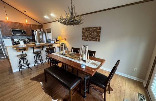 Montebello House | Romantic or Family Vacay w/Stunning Mtn Views & Hot Tub near Crabtree Falls