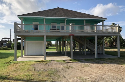 Crystal Beach House | Roomy 3 bedroom with great views of the Gulf of Mexico from oversized deck!