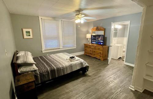 Cottage Line Apartment | Roomy Beachfront Apartment, Deck, Game Room! apts
