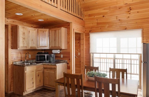 Bethlehem Cabin | Rosewood Villa: Modern 2BR Log Cabin