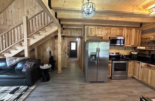 Spring Hill Cabin | Rosie's Cabin is an authentic log cabin located just 10 minutes from Charleston.