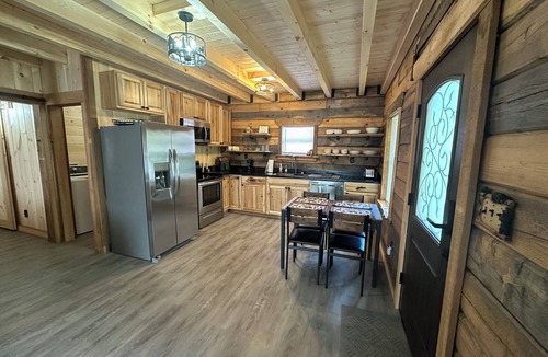 Spring Hill Cabin | Rosie's Cabin is an authentic log cabin located just 10 minutes from Charleston.