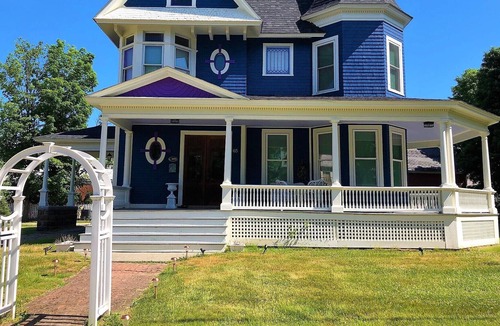 Eastern Vermont House | Royal Victorian North of Stowe - Wood Fireplace - Covered Porch - Fire pit
