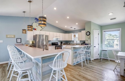 Whalehead Beach Apartment | RR - Family Friendly 6 BD Home, Sleeps 19 w/Game Room, Pool,& everything you need for a great time!