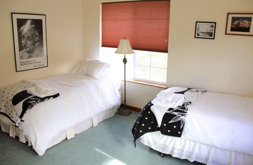 Sedro-Woolley Other | Rustic 3 Bedroom Loft with Views of Surrounding Countryside for Up to 10 People