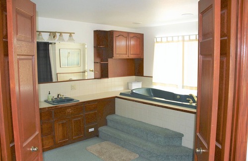 Sedro-Woolley Other | Rustic 3 Bedroom Loft with Views of Surrounding Countryside for Up to 10 People