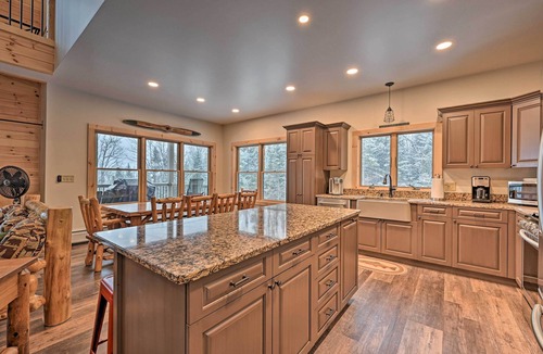 Pittsburg House | Rustic 3-Story Pittsburg Cabin w/Lake & Mtn Views