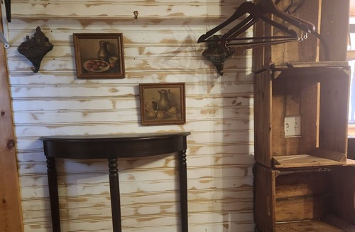 Hollowville Cabin | Rustic cabin nearby Windham,Hunter and Catamount ski resorts.
