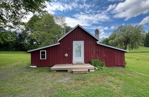 Chelsea Cabin | Rustic converted Sugar House in idyllic location in Chelsea, Vermont