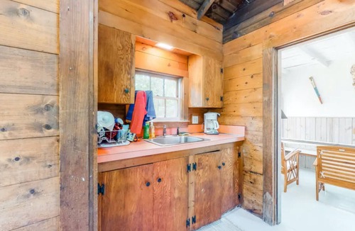 Siasconset House | Rustic, sunny cottage w/deck & W/D - walk to the beach & town!
