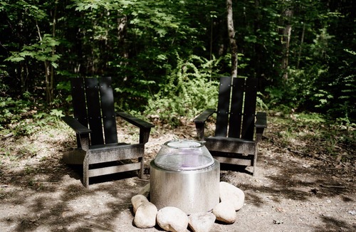 North Woodstock RV Rental | Safari Tent Site 12 | 1 King Bed | Woods View